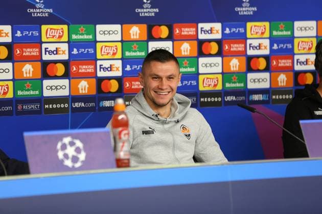 Soccer Men Season 2023 2024 UEFA Champions League I Matchday 4 Press Conference I Shakhtar Donetsk 06 11 2023 Oleksandr Zubkov 11, Shakhtar Donetsk laughs Hamburg Volksparkstadion Hamburg Germany Copyright: xLobecax xHenningxRohlfsx