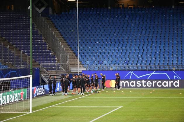 Soccer Men Season 2023 2024 UEFA Champions League I Matchday 4 Training at Volksparkstadion I Shakhtar Donetsk 06 11 2023 Shakhtar Donetsk warm up at Volksparkstadion Hamburg Volksparkstadion Hamburg Germany Copyright: xLobecax xHenningxRohlfsx