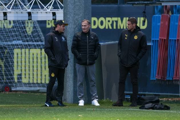 06 11 2023, Football, Season 2023 2024, UCL, UEFA Champions League, Group stage, Matchday 4, Final training Borussia Dortmund, f l Head coach Edin Terzic Borussia Dortmund , Chairman of the supervisory board Hans Joachim Watzke Borussia Dortmund , Sports director Sebastian Kehl Borussia Dortmund , Dortmund Signal Iduna Park NRW Germany xRHR PHOTO DEx Copyright: DennisxEwert RHR-FOTOx RHR-FOTO DE