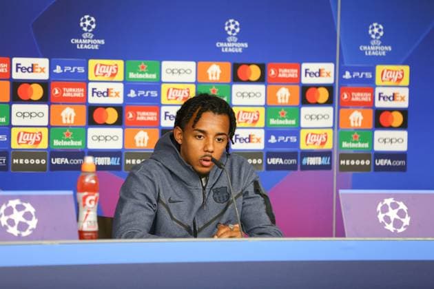 Soccer Men Season 2023 2024 UEFA Champions League I Matchday 4 Press Conference I FC Barcelona 06 11 2023 Jules Kounde 23, FC Barcelona speaks Hamburg Volksparkstadion Hamburg Germany Copyright: xLobecax xHenningxRohlfsx