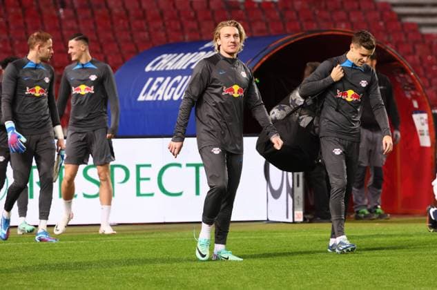 Red Star Belgrade RB Leipzig Training Champions League Beograd, 06 11 2023, Stadion Rajko Mitic, Fußball , UEFA Champions League, Gruppe G , 4 Spieltag, Matchday 1 , Red Star Belgrade vs RB Leipzig , Final training RB Leipzig , Im Bild v l Emil Forsberg 10, RB Leipzig und Christoph Baumgartner 14, RB Leipzig , Foto nur zur redaktionellen Nutzung bestimmt , UEFA regulations prohibit any use of photographs as image sequences and or quasi video ,