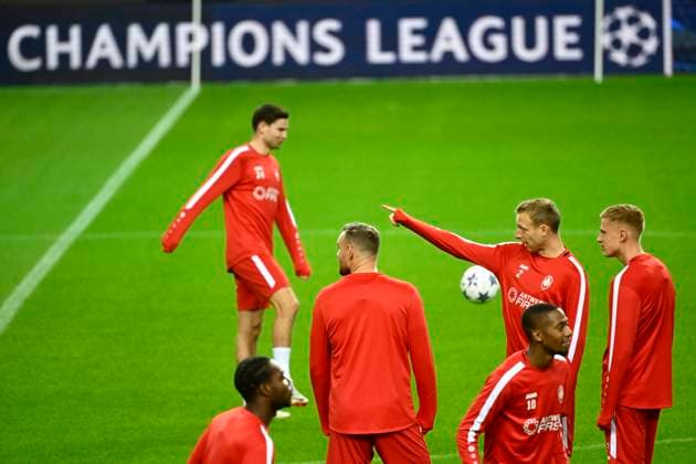 Football, CL, Royal Antwerp, Training