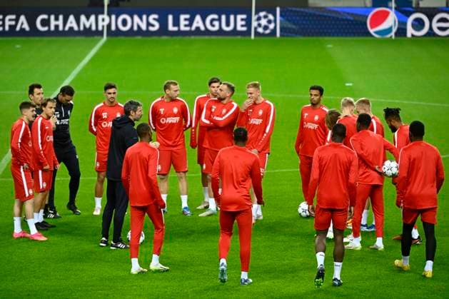 Media activities R Antwerp FC - Champions League 06 11 2023 PORTO, PORTUGAL - NOVEMBER 06 : Van Bommel Mark head coach of Antwerp FC and the players of R. Antwerp FC pictured during a training session prior to the UEFA Champions League match between FC Porto and Royal Antwerp FC on November 6, 2023 in Porto, Portugal, 06 11 2023 Porto Portugal  Copyright: xPeterxDexVoechtx