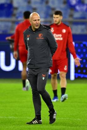 ROME - Coach Arne Slot, Santiago Gimenez of Feyenoord during the MD-1 training session prior to the UEFA Champions League group E match against SS Lazio Roma at Stadio Olimpico on November 6, 2023 in Rome, Italy. ANP OLAF KRAAK UEFA Champions League 2023 24 2023 2024 xVIxANPxSportx xxANPxIVx 483188241 originalFilename: 483188241.jpg