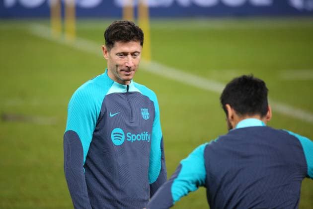 Soccer Men Season 2023 2024 UEFA Champions League I 4 Matchday Training at Volksparkstadion I FC Barcelona 06 11 2023 Robert Lewandowski 9, FC Barcelona in focus Hamburg Volksparkstadion Hamburg Germany Copyright: xLobecax xHenningxRohlfsx