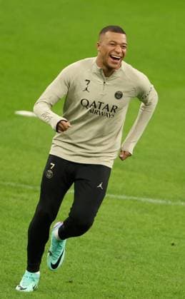 UEFA ENTRAINEMENT DU PSG PHOTOPQR LE PARISIEN Le Parisien Arnaud Journois ; MILAN ; 06 11 2023 ; FOOTBALL , LIGUE DES CHAMPIONS UEFA , PHASE DE GROUPES 4E JOURNEE , 06 11 2023 , MILAN ( ITALIE ) STADE GIUSEPPE MEAZZA SAN SIRO MILAN AC - PARIS SG KYLIAN MBAPPE PHOTO LE PARISIEN ARNAUD JOURNOIS nov 6th 2023. PSG a day before UEFA league match against -Milan -ac MILAN 75 France  Copyright: xPHOTOPQR LExPARISIEN MAXPPPxLexParisienx xArnaudxJournoisx 20231106LPA0355 20231106LPA0355