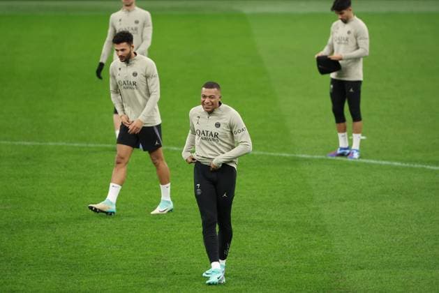 UEFA ENTRAINEMENT DU PSG PHOTOPQR LE PARISIEN Le Parisien Arnaud Journois ; MILAN ; 06 11 2023 ; FOOTBALL , LIGUE DES CHAMPIONS UEFA , PHASE DE GROUPES 4E JOURNEE , 06 11 2023 , MILAN ( ITALIE ) STADE GIUSEPPE MEAZZA SAN SIRO MILAN AC - PARIS SG KYLIAN MBAPPE PHOTO LE PARISIEN ARNAUD JOURNOIS nov 6th 2023. PSG a day before UEFA league match against -Milan -ac MILAN 75 France  Copyright: xPHOTOPQR LExPARISIEN MAXPPPxLexParisienx xArnaudxJournoisx 20231106LPA0366 20231106LPA0366