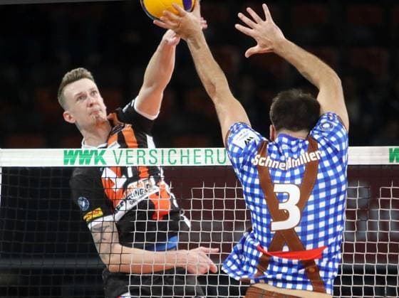 from left Ruben SCHOTT Berlin , Josef SCHNEIDMUELLER Herrsching US , He Volleyballl, Bundesliga 2023 24 WWK Volleys Herrsching vs Berlin Recycling Volleys, 06 11 23 BMW Park, Munich, Copyright: WolfgangxFehrmann