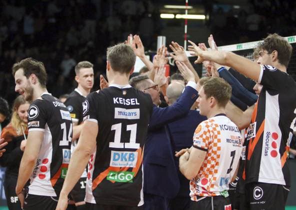 Berlin joy after the victory He Volleyballl, Bundesliga 2023 24 WWK Volleys Herrsching vs Berlin Recycling Volleys, 06 11 23 BMW Park, Munich, Copyright: WolfgangxFehrmann