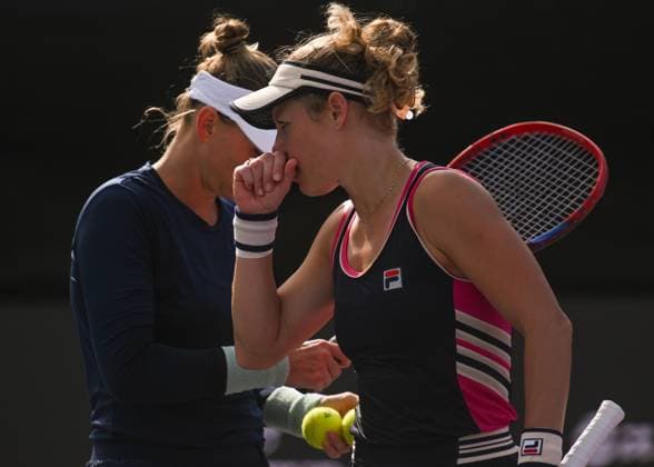 2023 WTA, Tennis Damen Finals - Final Doubles CANCUN, MEXICO - NOVEMBER 6 Laura Siegemund of Germany (R) and Vera Zvonareva vs. Nicole Melichar-Martinez of the USA and Ellen Perez of Australia during the final of GNP Seguros WTA Finals Cancun 2023, part of the Hologic WTA Tour, on November 6, 2023, in Cancun, Quintana Roo, Mexico. Cancun Mexico  Copyright: xArturxWidakx originalFilename:widak-2023wtaf231106_npmfp.jpg