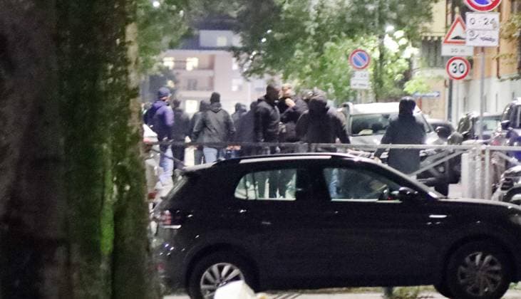 November 7, 2023, Milan, Italy: Polizia, Carabinieri e soccorritori sulla scena di una rissa tra tifosi del PSG e tifosi del Milan, ieri sera nella zona dei Navigli, Milano, Italia 07 novembre 2023. Durante l incidente di violenza, un tifoso francese e stato pugnalato (non e in pericolo di vita) e due poliziotti sono rimasti feriti. Stasera, allo stadio Meazza di Milano, AC Milan e PSG FC giocheranno una partita di Champions League. Italian Police, Carabinieri and rescuers on the scene of a fight between PSG fans and AC Milan fans, late last night in the Navigli area, Milan, Italy 07 November 2023. During the incident of violence, a French fan was stabbed (not life threatening) and two policemen were injured. Tonight, at the Meazza stadium in Milan, AC Milan and PSG FC will play a Champions League match. ANSA +++ BEST QUALITY AVAILABLE ++ Scontri tra tifosi Milan-Psg, un francese grave ++ - ZUMAa110 20231107_zaf_a110_002 Copyright: xPaoloxSalmoiragox
