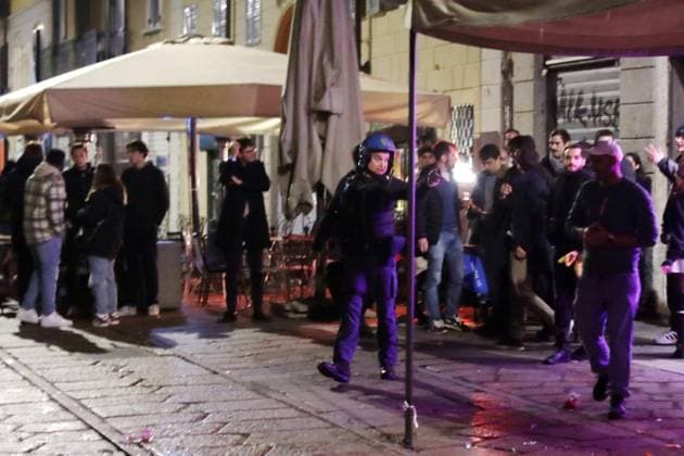 Football, CL, AC Milan - Paris St. Germain, Injured in fan riots