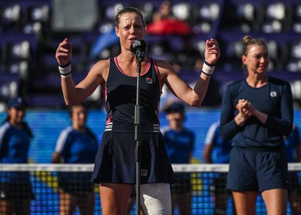 2023 WTA, Tennis Damen Finals - Final Doubles CANCUN, MEXICO - NOVEMBER 6 (L-R) Laura Siegemund of Germany and Vera Zvonareva seen during the Women s Doubles Awards Ceremony after they won against Nicole Melichar-Martinez Ellen Perez, in the Women s Doubles final match of GNP Seguros WTA Finals Cancun 2023, part of the Hologic WTA Tour, on November 6, 2023, in Cancun, Quintana Roo, Mexico. Cancun Mexico  Copyright: xArturxWidakx originalFilename:widak-2023wtaf231106_npMTj.jpg