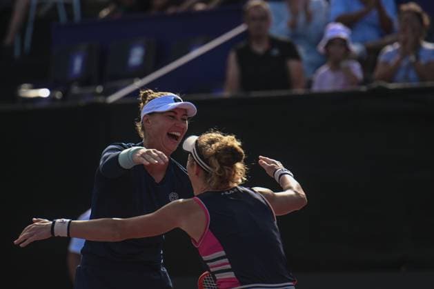 2023 WTA, Tennis Damen Finals - Final Doubles CANCUN, MEXICO - NOVEMBER 6 Laura Siegemund (R) of Germany and Vera Zvonareva (L) celebrate afterv winning against Nicole Melichar-Martinez of the USA and Ellen Perez of Australia during the final of GNP Seguros WTA Finals Cancun 2023, part of the Hologic WTA Tour, on November 6, 2023, in Cancun, Quintana Roo, Mexico. Cancun Mexico  Copyright: xArturxWidakx originalFilename:widak-2023wtaf231106_npR2V.jpg
