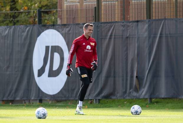 Football, Men, Season 2023 2024, Champions League, Training of 1 FC Union Berlin at the stadium An der Alten Försterei the day before the match against SSC Napoli, Goalkeeper Alexander Schwolow 1 FC Union Berlin , 07 11 2023, Copyright: xSebastianxRäppold MatthiasxKochx