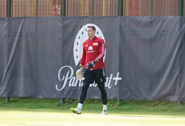 Football, Men, Season 2023 2024, Champions League, Training of 1 FC Union Berlin at the stadium An der Alten Försterei the day before the match against SSC Napoli, Goalkeeper Alexander Schwolow 1 FC Union Berlin , 07 11 2023, Copyright: xSebastianxRäppold MatthiasxKochx