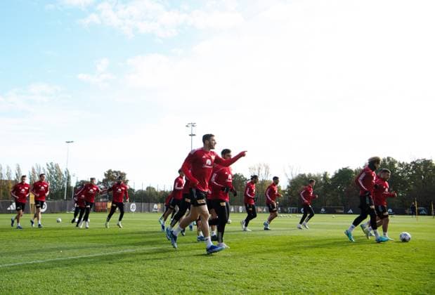 Football, Men, Season 2023 2024, Champions League, Training of 1 FC Union Berlin at the stadium An der Alten Försterei the day before the match against SSC Napoli, f l Robin Gosens 1 FC Union Berlin , Kevin Volland 1 FC Union Berlin , 07 11 2023, Copyright: xSebastianxRäppold MatthiasxKochx