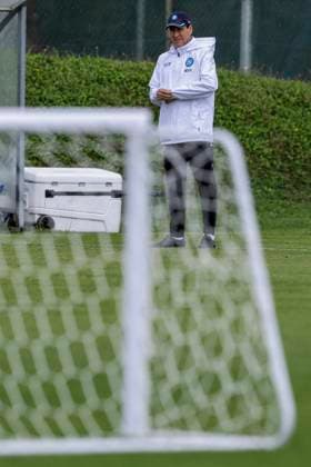 Italy: training session SSC Napoli SSC Napoli s French coach Rudi Jose Garcia looks during training ahead of the UEFA Champions League match against Union Berlin at the Konami Center on 07 November 2023, in Castel Volturno, Italy. ABPH7825A Copyright: xAntonioxBalascox