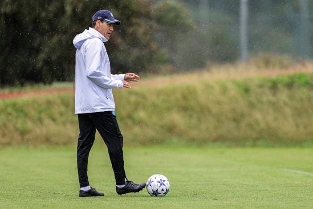 Italy: training session SSC Napoli SSC Napoli s French coach Rudi Jose Garcia gesticulate during training ahead of the UEFA Champions League match against Union Berlin at the Konami Center on 07 November 2023, in Castel Volturno, Italy. ABPH8253 Copyright: xAntonioxBalascox