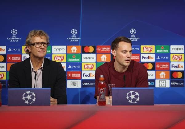 Munich, Germany 07 November 2023 Football, Men, Season 2023 2024, FC Bayern Munich, International Press Conference, Allianz Arena Dieter Nickles, Press spokesman left with Manuel Neuer FC Bayern Munich right head, Portrait