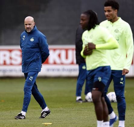 EINDHOVEN - PSV Eindhoven coach Peter Bosz during the MD-1 training session prior to the UEFA Champions League group B match against RC Lens at PSV Campus De Herdgang on November 7, 2023 in Eindhoven, Netherlands. ANP MAURICE VAN STEEN UEFA Champions League 2023 24 2023 2024 xVIxANPxSportx xxANPxIVx 483250829 originalFilename: 483250829.jpg