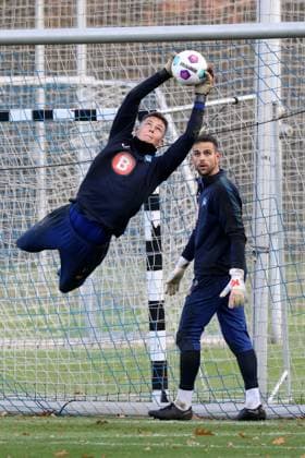 DEU, DFL, 2 FBL Hertha BSC, Training, 07 11 2023, Sportforum, Berlin, DEU, DFL, 2 FBL Hertha BSC, Training, in the picture Marius Gersbeck Hertha BSC Berlin 35 , Tjark Ernst Hertha BSC Berlin 12 , DFL regulations prohibit any use of Photographs as image sequences and or quasi video Foto Juergen Engler nordphoto GmbH nordphotoxGmbHx xEngler nph00076