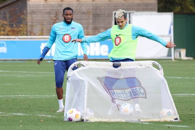 DEU, DFL, 2 FBL Hertha BSC, Training, 07 11 2023, Sportforum, Berlin, DEU, DFL, 2 FBL Hertha BSC, Training, im Bild Myziane Maolida Hertha BSC Berlin 15 , Marc Oliver Kempf Hertha BSC Berlin 20 DFL regulations prohibit any use of Photographs as image sequences and or quasi video Foto Juergen Engler nordphoto GmbH nordphotoxGmbHx xEngler nph00076
