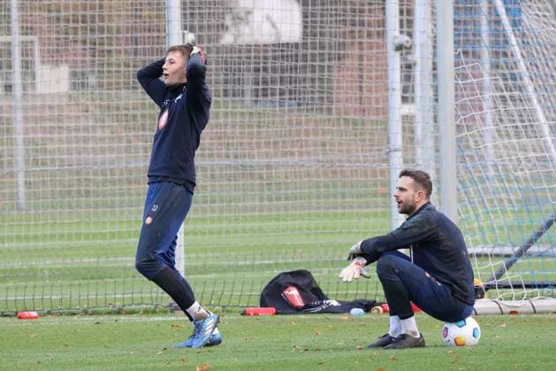 DEU, DFL, 2 FBL Hertha BSC, Training, 07 11 2023, Sportforum, Berlin, DEU, DFL, 2 FBL Hertha BSC, Training, im Bild Tjark Ernst Hertha BSC Berlin 12 , Marius Gersbeck Hertha BSC Berlin 35 DFL regulations prohibit any use of Photographs as image sequences and or quasi video Foto Juergen Engler nordphoto GmbH nordphotoxGmbHx xEngler nph00076