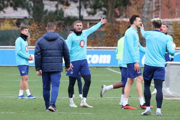 DEU, DFL, 2 FBL Hertha BSC, training, 07 11 2023, Sportforum, Berlin, DEU, DFL, 2 FBL Hertha BSC, training, in the picture head coach Pal Dardai Hertha BSC Berlin , Marton Dardai Hertha BSC Berlin 31 , Haris Tabakovic Hertha BSC Berlin 25 , Marc Oliver Kempf Hertha BSC Berlin 20 , Gustav Christensen Hertha BSC Berlin 26 DFL regulations prohibit any use of Photographs as image sequences and or quasi video Foto Juergen Engler nordphoto GmbH nordphotoxGmbHx xEngler nph00076