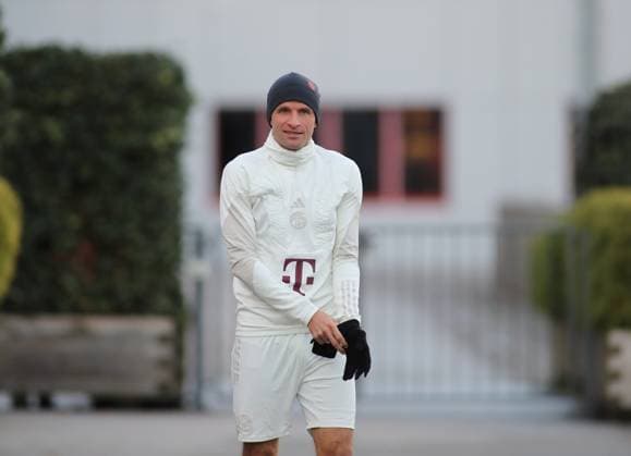 Munich, Germany 07 November 2023 Football, Men, 2023 2024 season, FC Bayern Munich, Säbener Strasse, training ground, training, final training, Champions League Thomas Müller, Mueller FC Bayern Munich head, upper body on the way to the training ground