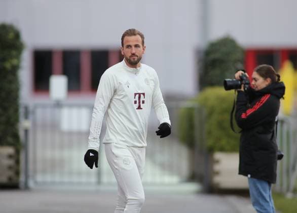 Munich, Germany 07 November 2023 Football, Men, 2023 2024 season, FC Bayern Munich, Säbener Strasse, training ground, training, final training, Champions League Harry Kane FC Bayern Munich head, upper body on the way to the training ground