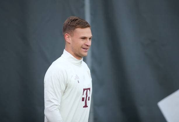 Munich, Germany 07 November 2023 Football, Men, 2023 2024 season, FC Bayern Munich, Säbener Strasse, training ground, training, final training, Champions League Joshua Kimmich FC Bayern Munich head, upper body on the way to the training ground