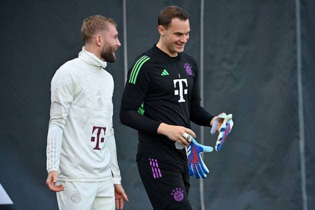 Manuel NEUER Goalkeeper Bayern Muenchen with Konrad LAIMER Bayern Muenchen Football Champions League Group Stage 4 Matchday FC Bayern Muenchen Galatasaray Istanbul FINAL TRAINING on 07 11 2023,