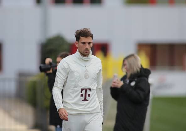 Munich, Germany 07 November 2023 Football, Men, 2023 2024 season, FC Bayern Munich, Säbener Strasse, training ground, training, final training, Champions League Leon Goretzka FC Bayern Munich head, upper body on the way to the training ground, pensive, looking down