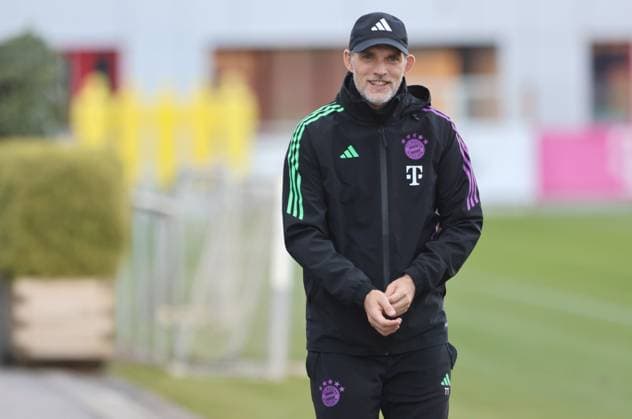 Coach Thomas Tuchel, in a good mood on the way to training, portrait, portrait, football final training of FC Bayern Munich before the UEFA Champions League match against Galatasaray Istanbul 07 11 2023 Training ground, Saebenerstr PHOTO Mladen Lackovic LakoPress