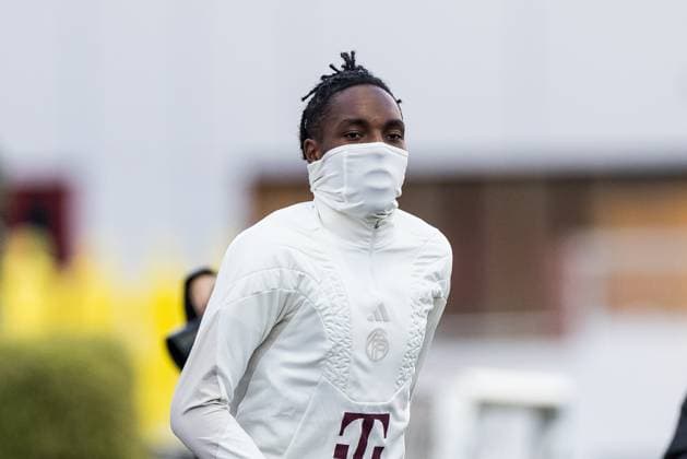 UEFA Champions League final training FC Bayern Muenchen 07 11 2023 Mathys Henri Tel FC Bayern Muenchen, 39 with scarf in front of his face UEFA Champions League final training FC Bayern Muenchen, Muenchen, training ground at Saebenerstrasse on 07 11 2023 Copyright: xBEAUTIFULxSPORTS Wunderlx
