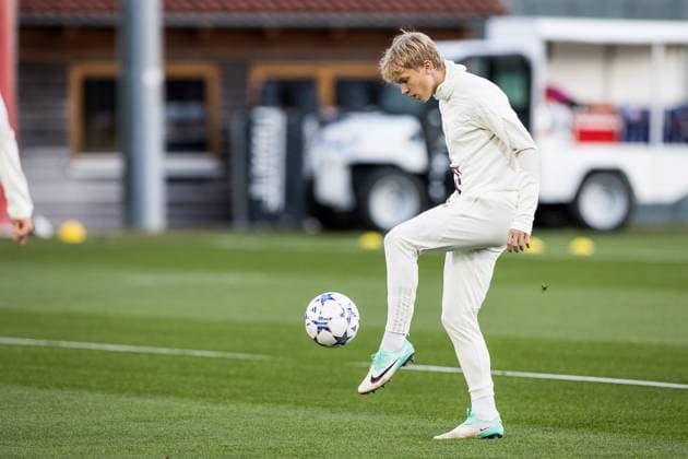 UEFA Champions League final training FC Bayern Muenchen 07 11 2023 Frans Kraetzig FC Bayern Muenchen, 41 on the ball UEFA Champions League final training FC Bayern Muenchen, Muenchen, training ground at Saebenerstrasse on 07 11 2023 Copyright: xBEAUTIFULxSPORTS Wunderlx