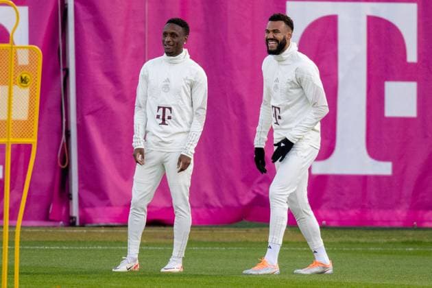 Bouna Sarr 20 FC Bayern Muenchen , Eric Maxim Choupo Moting 13 FC Bayern Muenchen has fun, FC Bayern Muenchen, Official final training before the UEFA Champions League match 4 matchday, against Galatasaray Istanbul, season 2023 2024 at Saebener Strasse 07 11 2023 DFB regulations prohibit any use of photographs as image sequences and or quasi video Muenchen Bayern Germany Copyright: xkolbert-press UlrichxGamelx