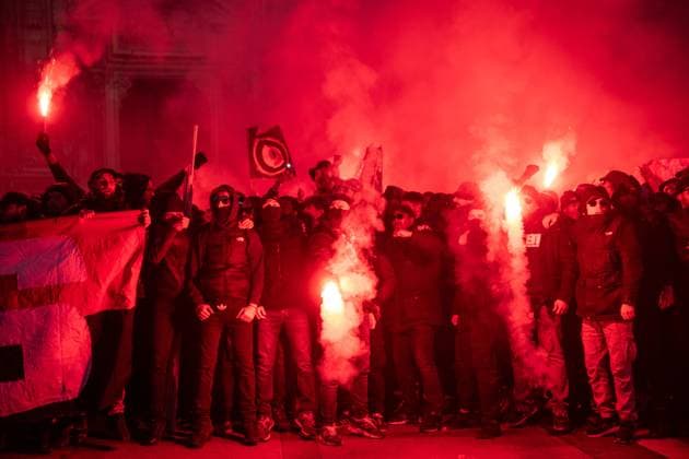 Photo Claudio Furlan LaPresse 07-11-2023 Milan, Italy - Paris Saint Germain fans in Piazza Duomo in the day of the Champions League match against AC Milan  Copyright: xClaudioxFurlan LaPressex