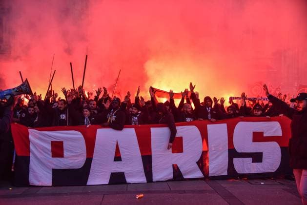 Football, CL, AC Milan - Paris St. Germain, Fans on their way to the stadium