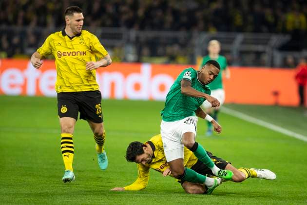 UEFA Champions League, Borussia Dortmund Newcastle United, 7 11 2023 Mats Hummels Borussia Dortmund, 15 in duel with Joe Willock Newcastle United, 28 UEFA Champions League, Borussia Dortmund Newcastle United, preliminary round 4 matchday, on 7 11 2023, Signal Iduna Park, Dortmund UEFA regulations prohibit any use of photographs as image sequences and or quasi video Copyright: xBEAUTIFULxSPORTS Meuselx