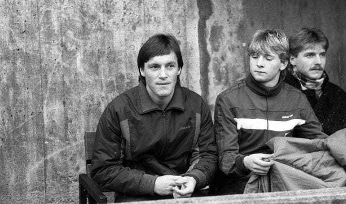 14.12.85 VfB Stuttgart - FC Bayern München Deutschland, Stuttgart, 14.12.1985, Fussball, Bundesliga, VfB Stuttgart - FC Bayern München (0:0): Asgeir Sigurvinsson (VfB Stuttgart). *** 14 12 85 VfB Stuttgart FC Bayern München Germany, Stuttgart, 14 12 1985, Football, Bundesliga, VfB Stuttgart FC Bayern München 0 0 Asgeir Sigurvinsson VfB Stuttgart