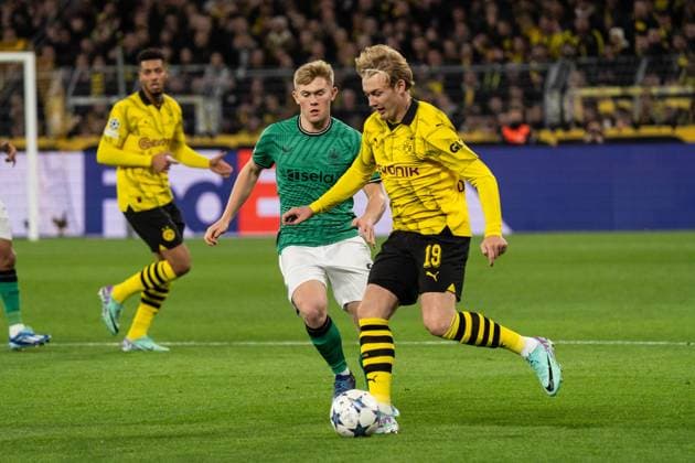GER, UEFA Champions League, Borussia Dortmund vs Newcastle United, Group stage 4 match day 07 11 2023, Signal Iduna Park, Dortmund, GER, UEFA Champions League, Borussia Dortmund vs Newcastle United, Group stage 4 match day In the picture duel between Julian Brandt BV Borussia Dortmund, 19 and Lewis Hall Newcastle United, 20 full body full body ball on foot landscape format nordphotoxGmbHxx xChristianxSchulze nph000300