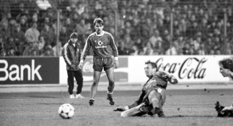 14 12 85 VfB Stuttgart FC Bayern Munich Germany, Stuttgart, 14 12 1985, Football, Bundesliga, VfB Stuttgart FC Bayern Munich 0 0 Hansi Flick FC Bayern Munich
