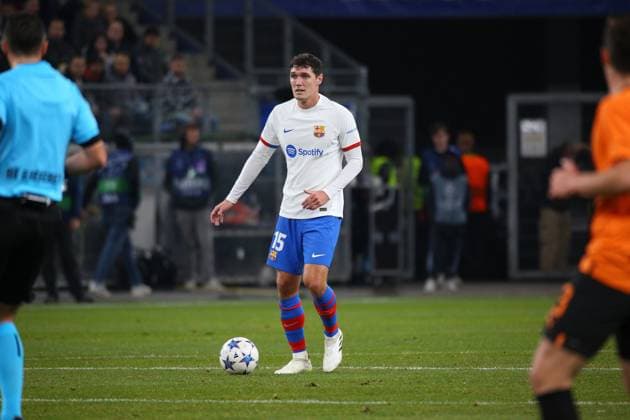 Soccer Men Season 2023 2024 UEFA Champions League I 4 Matchday Shakhtar Donetsk FC Barcelona 07 11 2023 Andreas Christensen 15, FC Barcelona on the ball Hamburg Volksparkstadion Hamburg Germany Copyright: xLobecax xHenningxRohlfsx