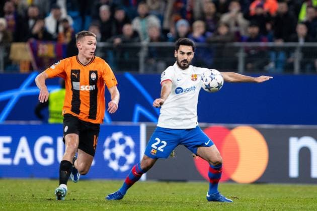 Champions League FC Shakhtar Donetsk FC Barcelona, 07 11 2023 Danylo Sikan FC Shakhtar Donetsk, 14 , Ilkay Guendogan FC Barcelona, 22 in a duel Champions League FC Shakhtar Donetsk FC Barcelona, Volksparkstadion, Hamburg, 07 11 2023 Copyright: xBEAUTIFULxSPORTS Buriakovx
