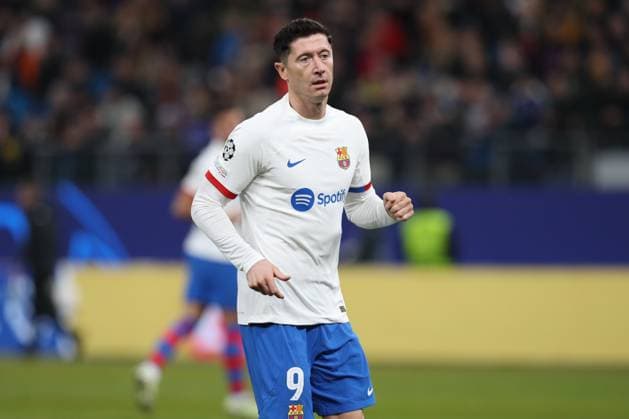 07 11 2023, xtgx, Football, UEFA Champions League, Shakhtar Donetsk FC Barcelona emspor, v l Robert Lewandowski Barcelona, 9 at Warm Up DFL DFB REGULATIONS PROHIBIT ANY USE OF PHOTOGRAPHS as IMAGE SEQUENCES and or QUASI VIDEO Hamburg