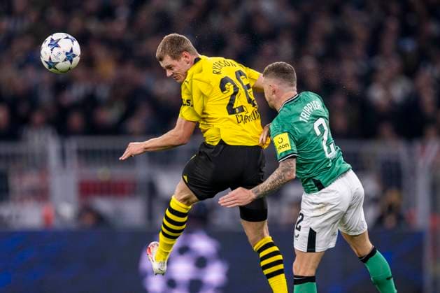 Soccer Champions League Matchday 4 Borussia Dortmund Newcastle United on 07 11 2023 at Signal Iduna Park Dortmunds Julian Ryerson l and Newcastles Kieran Trippier fight for the ball IMPORTANT NOTE In accordance with UEFA regulations, it is prohibited to use or have used photographs taken in the stadium and or of the match in the form of sequential images and or video-like photo series Copyright: xKirchner DavidxInderliedx