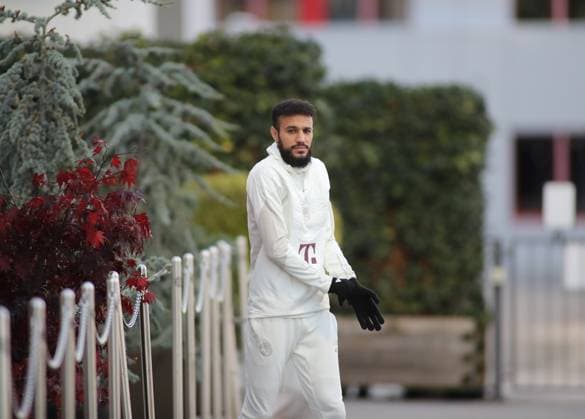 Munich, Germany 07 November 2023 Football, Men, 2023 2024 season, FC Bayern Munich, Säbener Strasse, training ground, training, final training, Champions League Noussair Mazraoui FC Bayern Munich head, upper body, on the way to the training ground