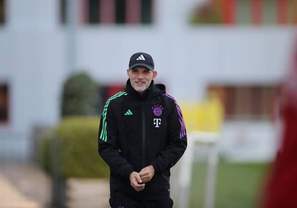 Munich, Germany 07 November 2023 Football, men, 2023 2024 season, FC Bayern Munich, Säbener Strasse, training ground, training, final training, Champions League Thomas Tuchel, coach FC Bayern Munich head, upper body, on the way to the training ground, smiling, in a good mood